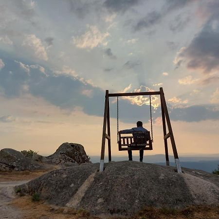 La Casa De Las Rocas - En La Ribeira Sacra Nogueira De Ramuin Luaran gambar