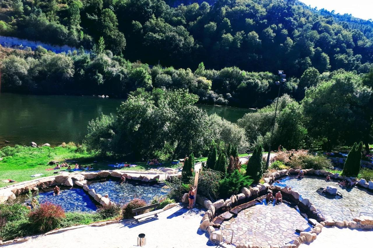 La Casa De Las Rocas - En La Ribeira Sacra Nogueira De Ramuin Luaran gambar